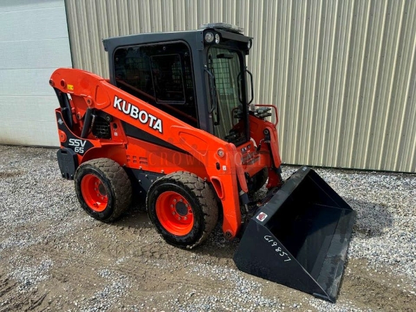 2021 Kubota SSV65 thumbnail 2
