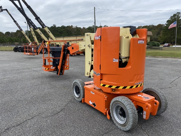 2013 JLG E300AJP thumbnail 3