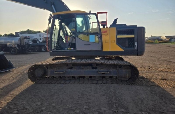 2023 Volvo EC220E thumbnail 3