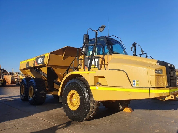 2015 Caterpillar 745C thumbnail 3