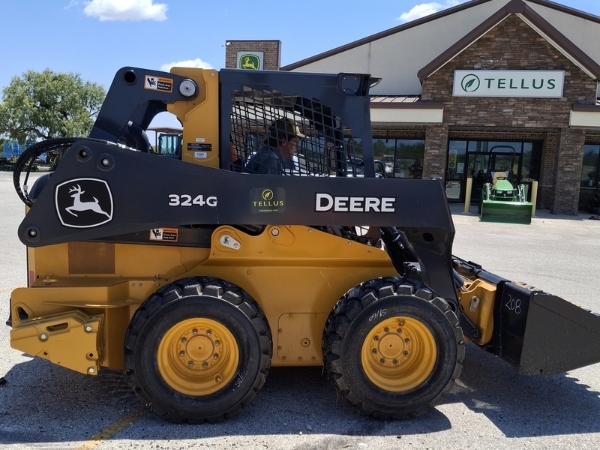 2019 Deere 324G thumbnail 2