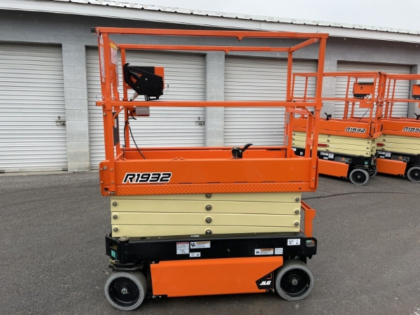2023 JLG R1932 - Image 1