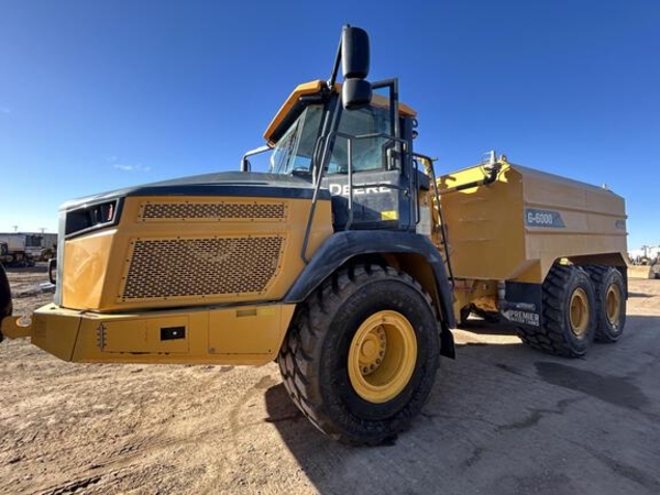 2021 Deere 260E thumbnail 2