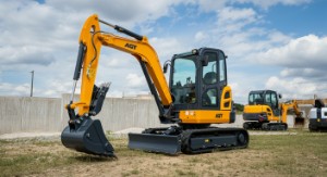 2025 AGT QH13R - Mini Excavator image 1