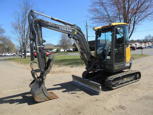 2019 Volvo ECR40D - Excavator image 1