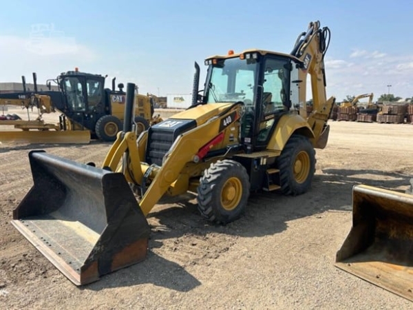 2022 Caterpillar 440 thumbnail 2