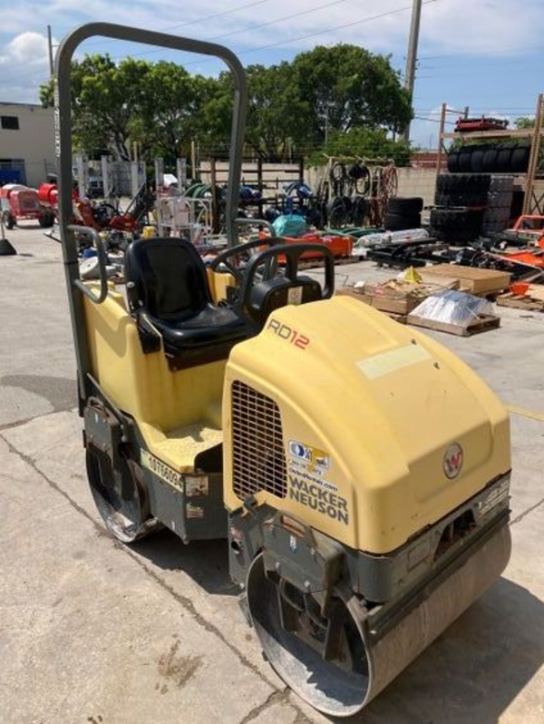 2022 WACKER RD12A-90 - Double Drum Asphalt Roller image 1