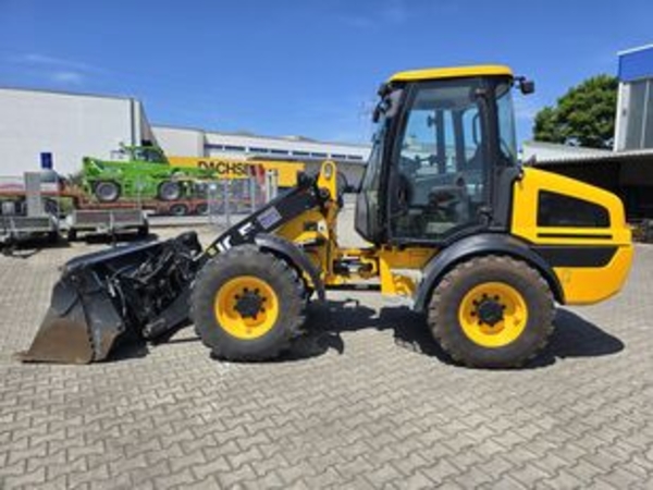 2023 JCB 409 thumbnail 3