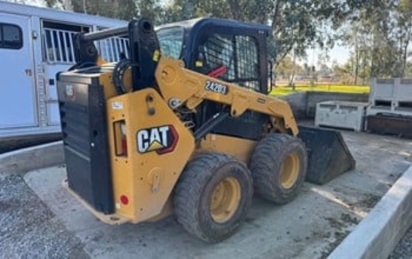 2023 Caterpillar 242D3  thumbnail 2