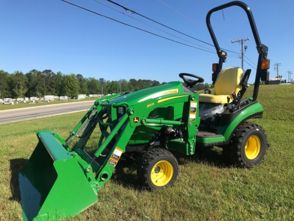 2023 Deere 1025R thumbnail 3