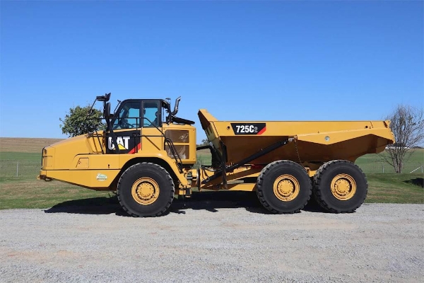 2017 Caterpillar 725C2 thumbnail 2