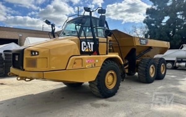 2017 Caterpillar 725C2 thumbnail 3