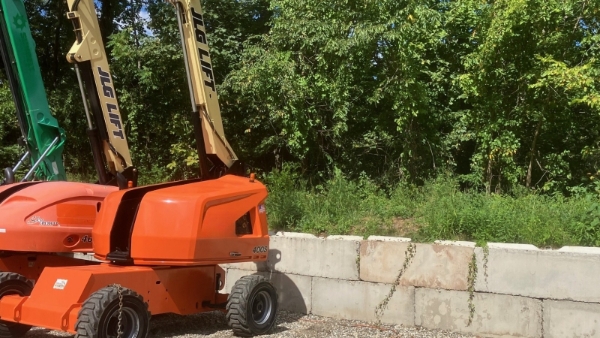 2016 JLG 400S thumbnail 2