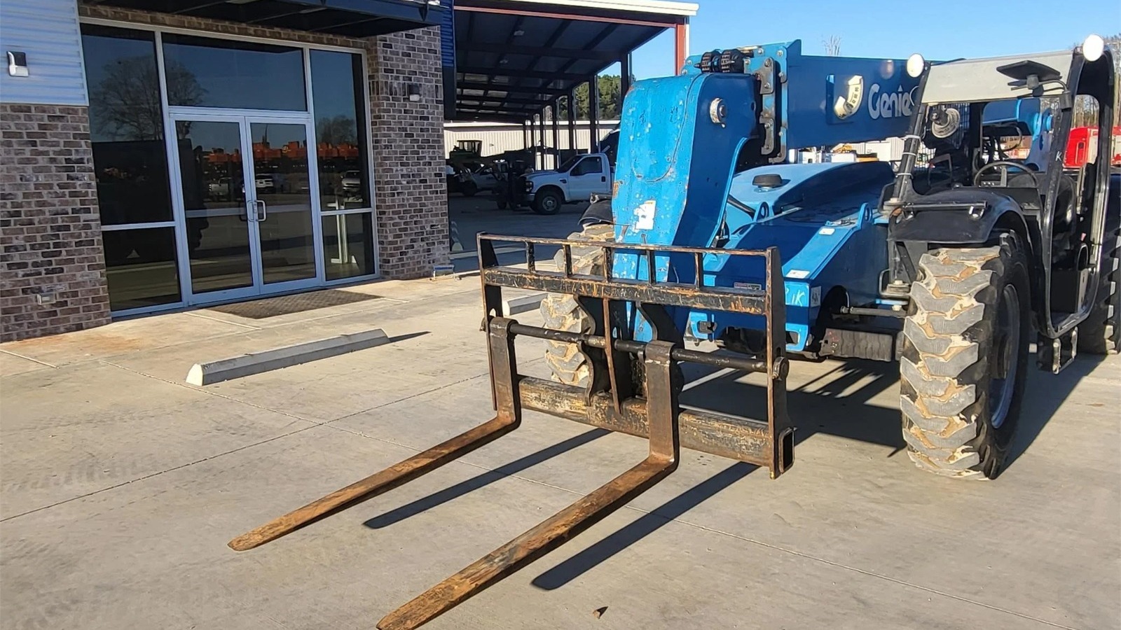 Rent or Buy this 2015 Genie GTH-844 Telehandler located in Hickory, MS