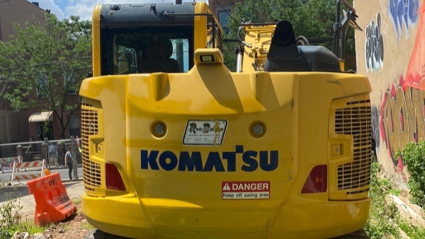 2016 Komatsu PC138USLC-11 thumbnail 3