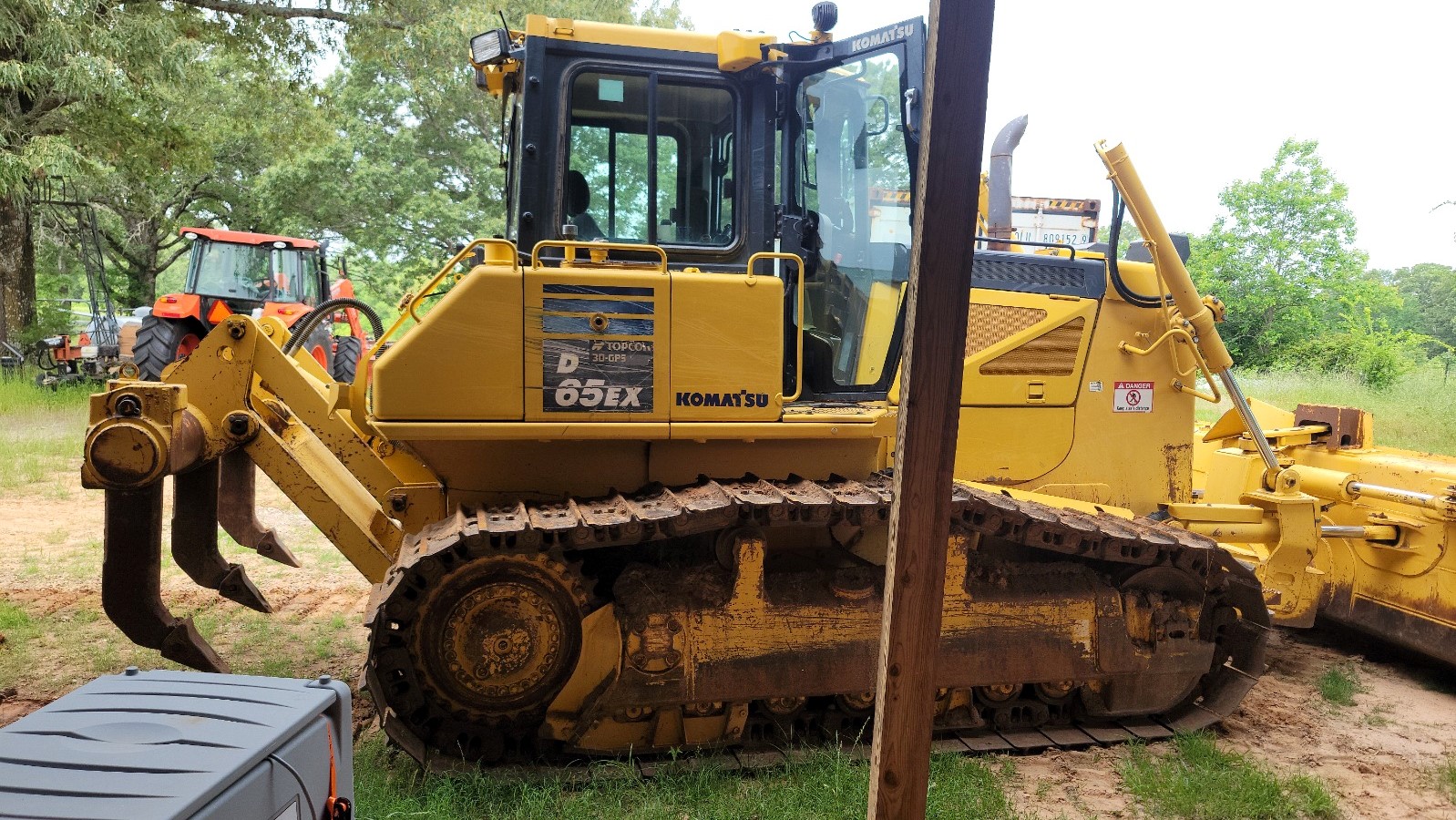 Rent this 2013 Dozer Komatsu D65EX17 located in Grand Saline, TX