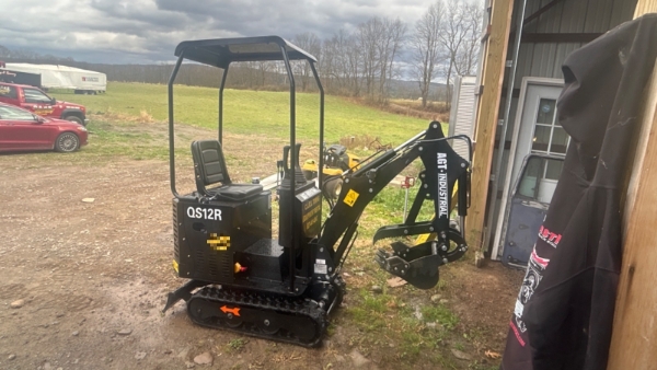 2024 AGT QS12R - Mini Excavator image 1
