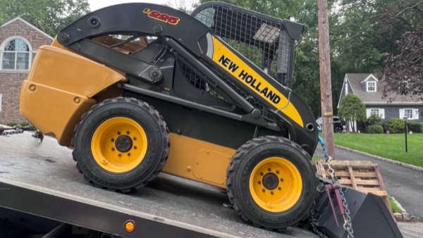 2014 New Holland L225 thumbnail 2