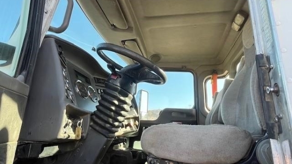 2014 Kenworth T270 thumbnail 7