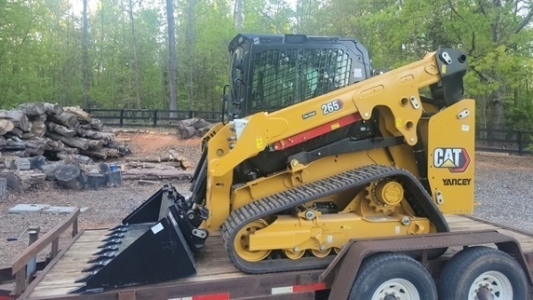 2025 Caterpillar 265 thumbnail 2