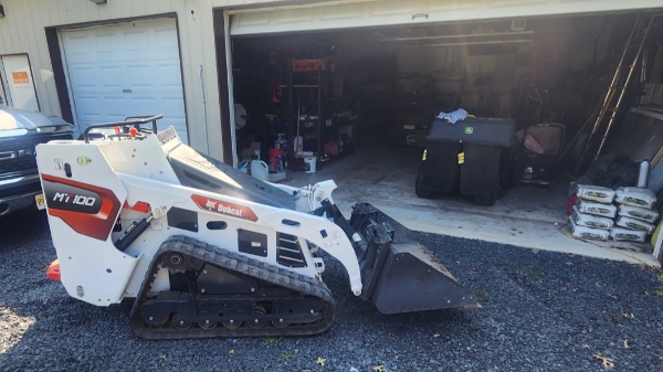 2021 Bobcat MT100 thumbnail 2