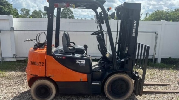 2018 Doosan G25P-5 thumbnail 3