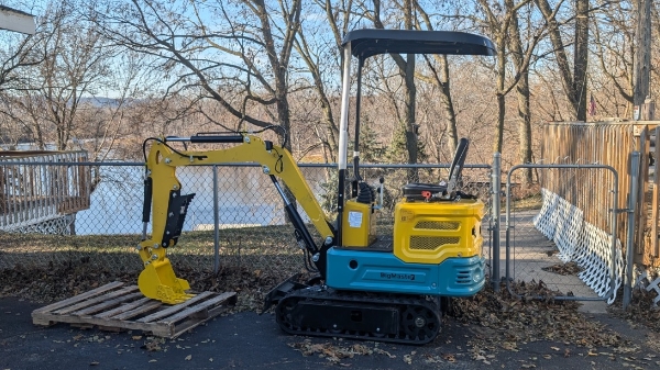 2024 DigMaster DM100 - Mini Excavator image 1