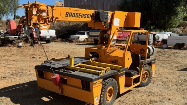 2009 Broderson IC-35-2D - Image 1