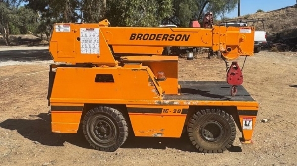2010 Broderson IC-20-1H thumbnail 3