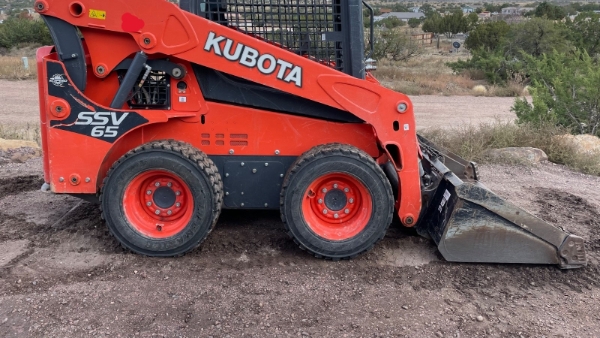 2019 Kubota SSV65 thumbnail 4