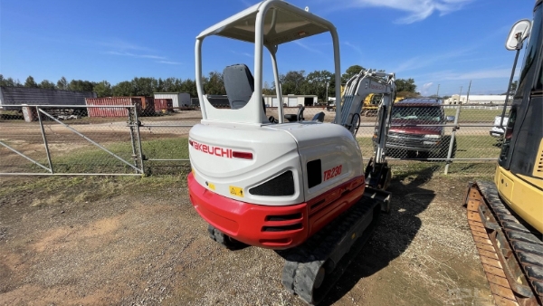 2021 Takeuchi TB230 thumbnail 2