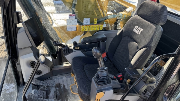 2019 Caterpillar 320 thumbnail 4