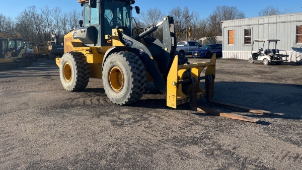 2019 Deere 524L thumbnail 3