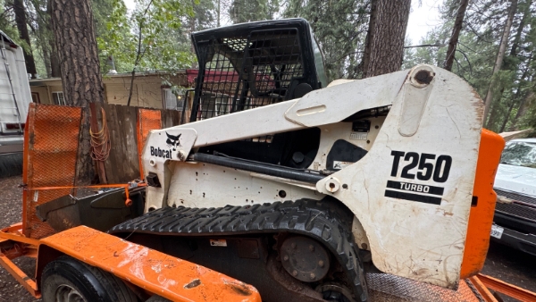 2005 Bobcat T250 - Image 1