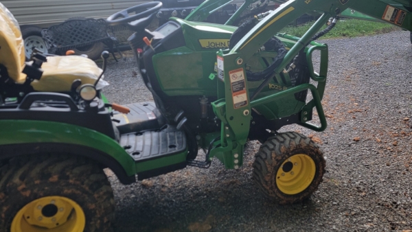 2024 Deere 1025R thumbnail 3