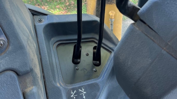 2020 Deere 410L thumbnail 6