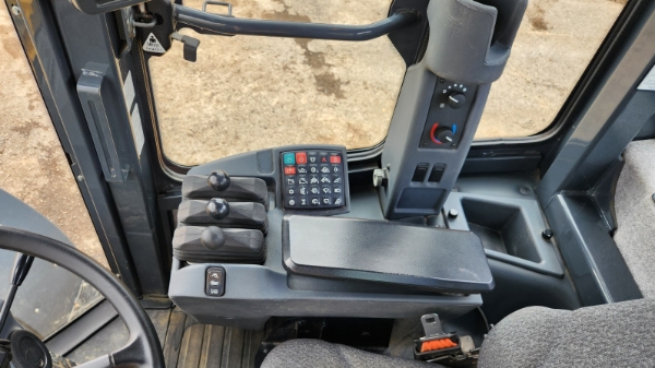 2019 Deere 644K thumbnail 7