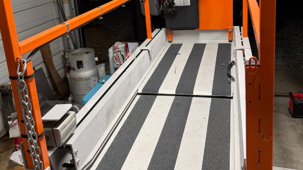 2017 JLG 1930ES thumbnail 3