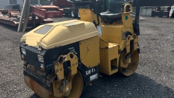 2005 Caterpillar CB-114 thumbnail 4