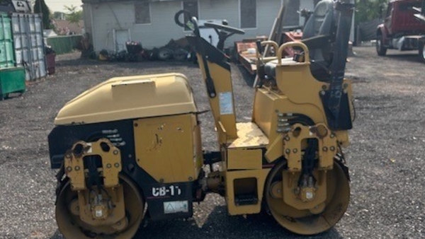 2005 Caterpillar CB-114 thumbnail 5