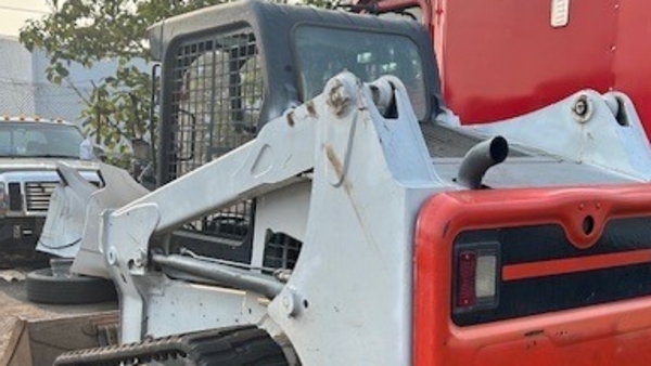 2017 Bobcat T630 thumbnail 2