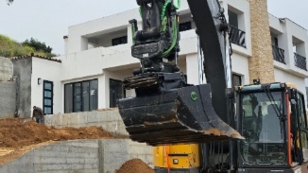 2023 Volvo ECR235EL thumbnail 4