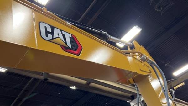2022 Caterpillar 330 thumbnail 3