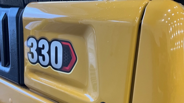 2022 Caterpillar 330 thumbnail 2