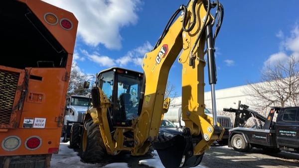 2023 Caterpillar 440 thumbnail 4