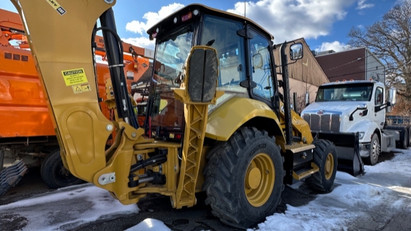 2023 Caterpillar 440 thumbnail 3