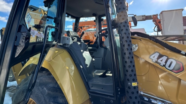 2023 Caterpillar 440 thumbnail 6