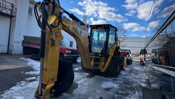 2023 Caterpillar 420 thumbnail 5