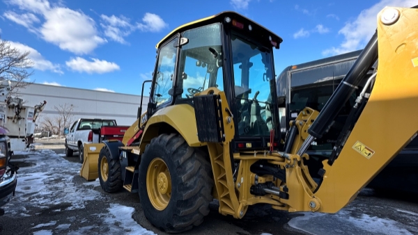 2023 Caterpillar 420 thumbnail 3