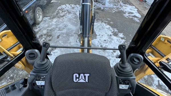 2023 Caterpillar 420 thumbnail 10